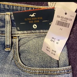 Hollister High Rise Dad Jeans. Medium Wash, size 1, 25Inch Waist.
